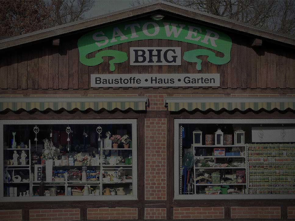 3 women looking at a laptop